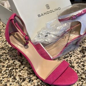 New In Box Bandolino Madia 2 Medium Pink Open Toe Dress Sandal